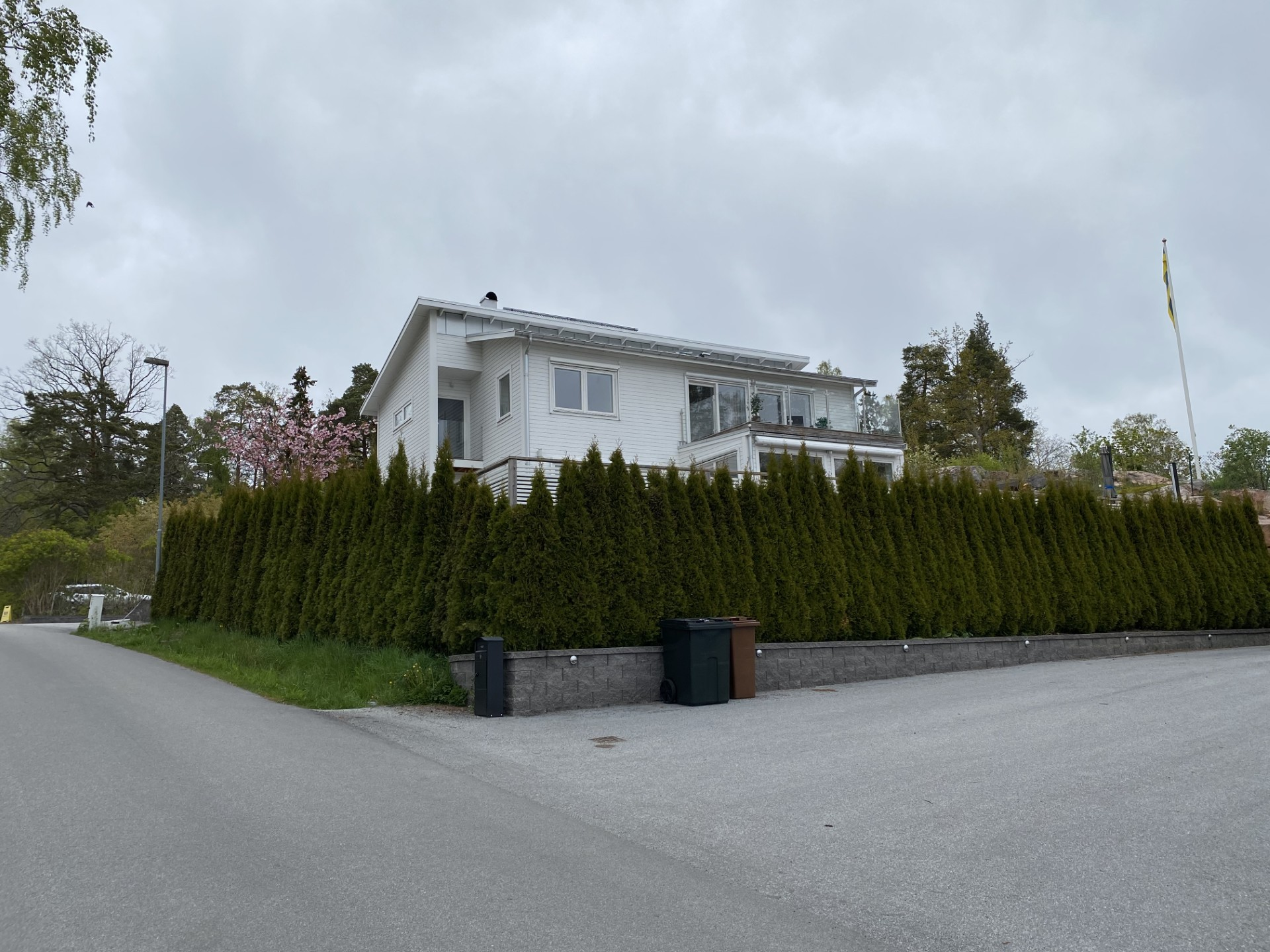 Vinkelbild av modern villa